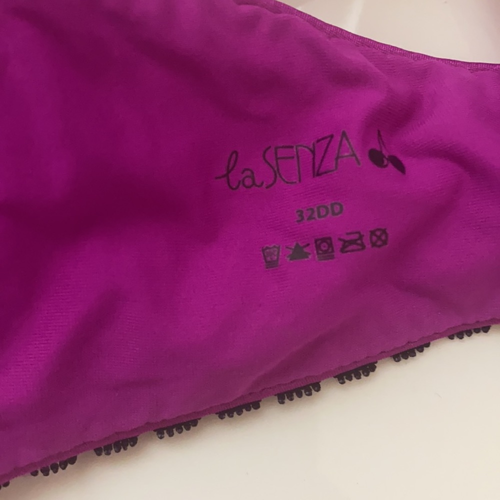 Bra 32DD - Picture 3 of 4